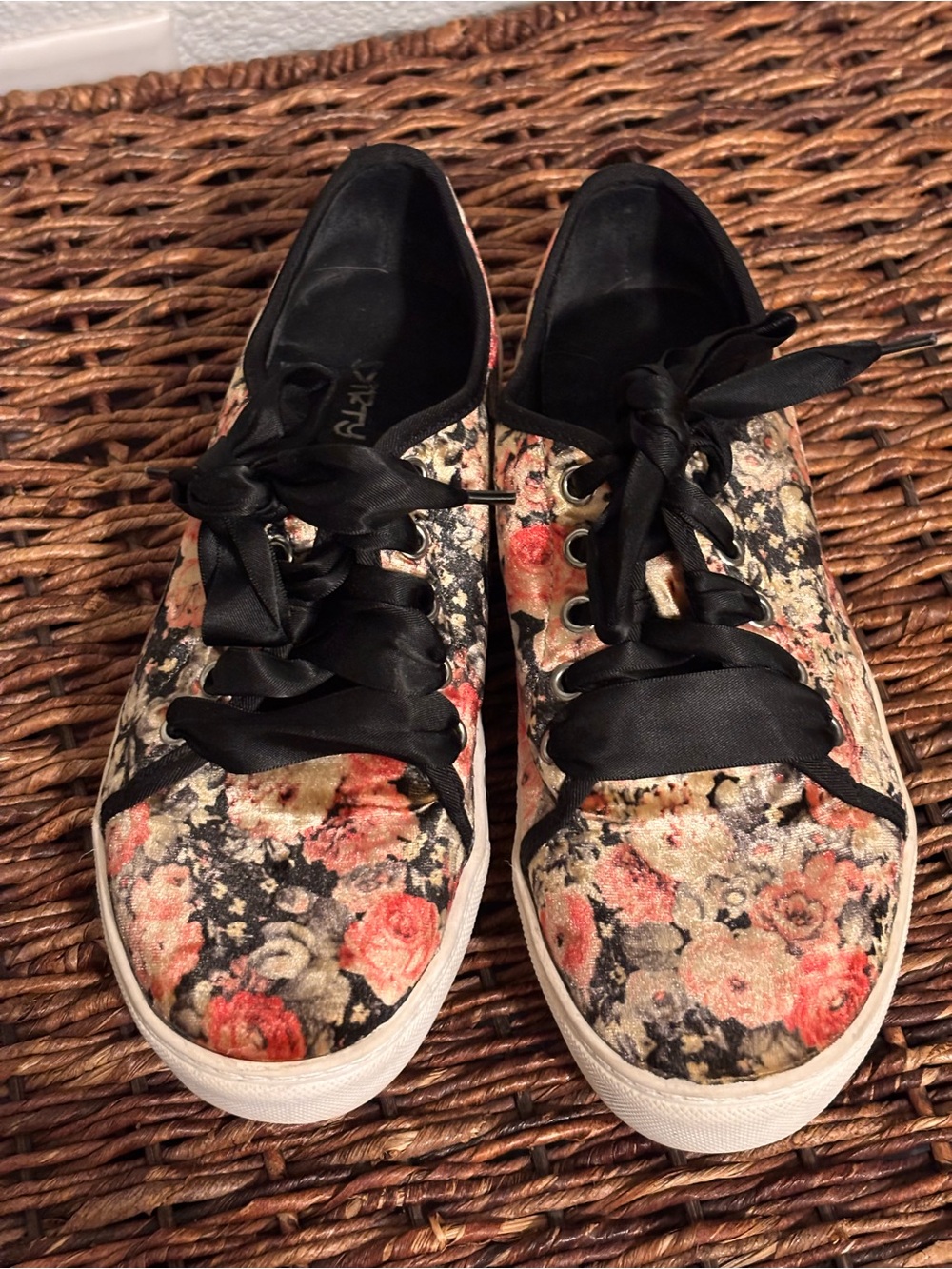 Dirty Laundry Floral Velvet Sneakers | Size 6.5 - Picture 8 of 8